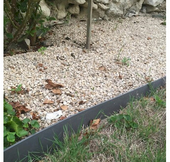 BORDURE EN PLASTIQUE - GRIS - HT 100 MM X 2,30ML + 3PIEUX + 3 ECLISSES